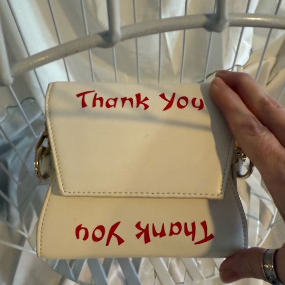 Chinese Take-Out Purse! White and Red Pagoda Crossbody Bag with Gold Chain Strap - Picture 4 of 11